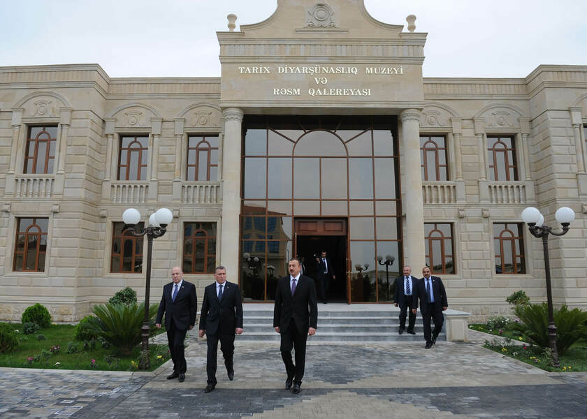 Prezident İlham Əliyev Saatlıda Tarix-Diyarşünaslıq Muzeyi və Rəsm Qalereyasının yeni binasının açılışında iştirak etmişdir
