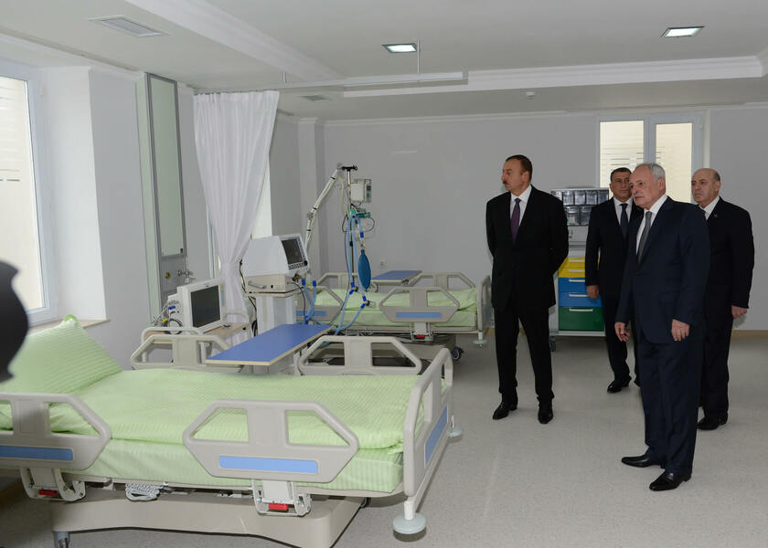 Prezident İlham Əliyev əsaslı şəkildə yenidən qurulan Saatlı Mərkəzi Rayon Xəstəxanası ilə tanış olmuşdur