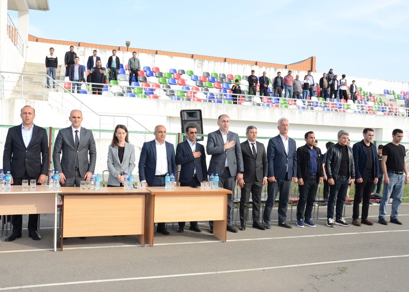 Saatlı rayonunda Ulu Öndər Heydər Əliyevin anadan olmasının 102 illiyinə həsr olunmuş futbol yarışının açılış mərasimi keçirildi
