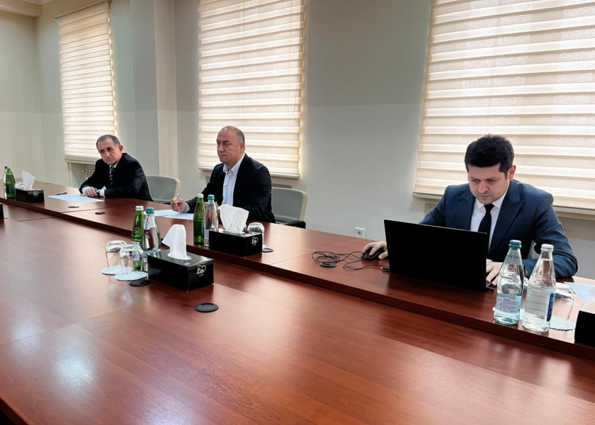 Kənd Təsərrüfatı Nazirliyinin Aparat rəhbəri Sabirabadda fermerlərin müraciətlərini dinləyib