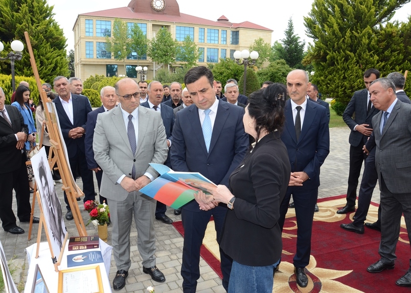 Saatlı rayonunda Ulu Öndər Heydər Əliyevin anadan olmasının 103 illiyinə həsr olunmuş sərgi təşkil edilib