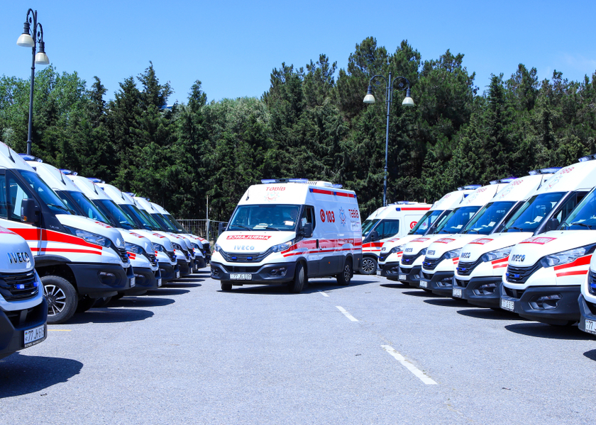 Regionlardakı təcili tibbi yardım bölmələrinə 25 yeni ambulans və reanimobil təhvil verilib