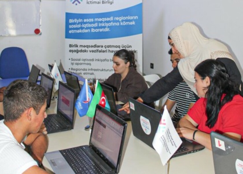 Saatlıda gənclərin kompüter savadlılığının artırılması müzakirə olunub